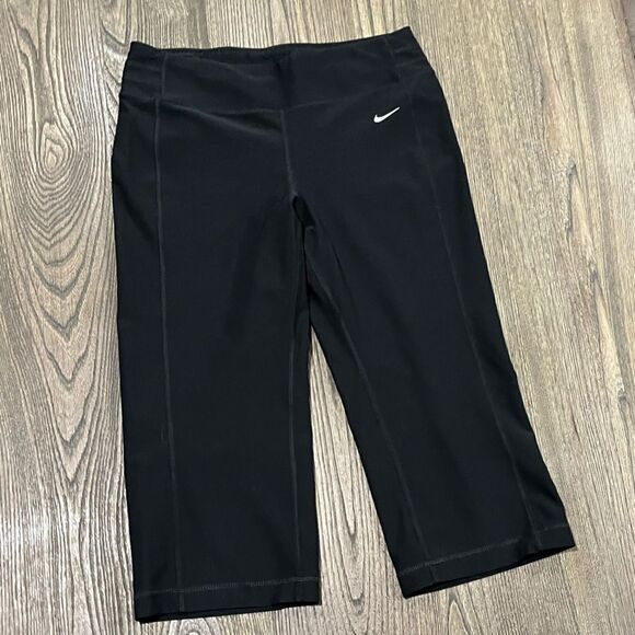 Nike Fit Dry Womens Capri Pants Swoosh Mid-Rise Cropped Stretch Black Size S 4-6 - Picture 1 of 4